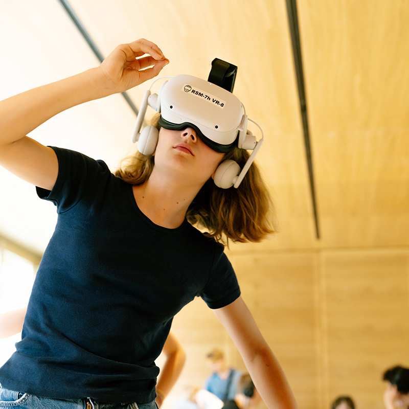 Salon Stolz_VR-Brille © stella