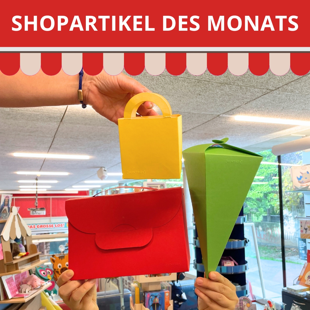 Shopartikel des Monats: Hände halten Papiertaschen und -tüten von Buntbox vor die Kamera. Im Hintergrund stehen Shopregale.