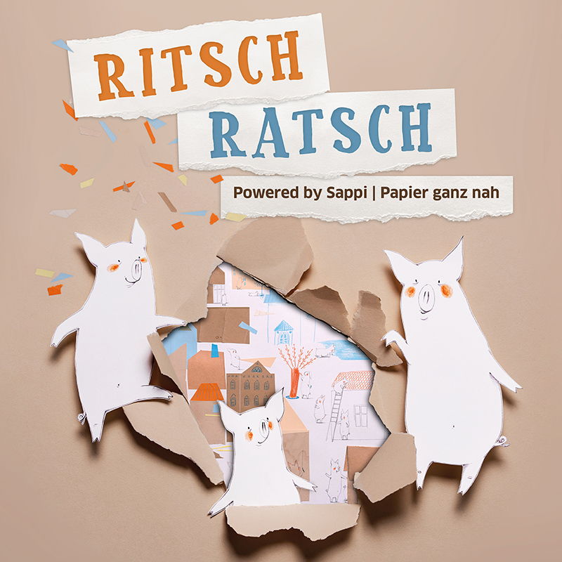 Sujet der Ausstellung "RITSCH RATSCH". Papiercollage. Drei Papierschweinchen stehen um ein Loch aus Papier, dahinter liegt eine gezeichnete Welt aus Häusern, Bäumen, Seen.
